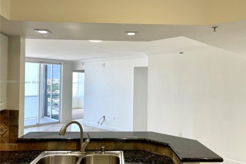 Condominio en alquiler en Miami Beach, Florida, 2 dormitorios, 103.12 m2 № 1949409 - foto 3