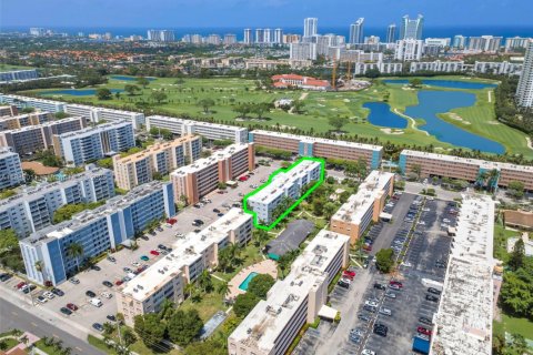 Купить кондоминиум в Халландейл-Бич, Флорида 2 спальни, 101.45м2, № 1834554 - фото 18