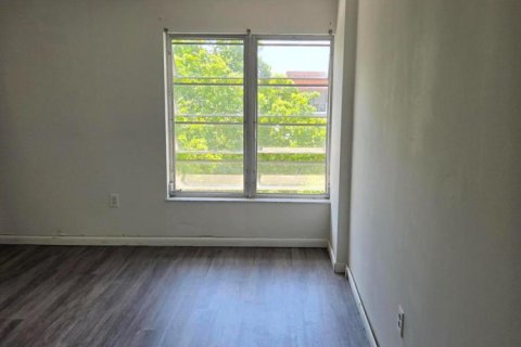 Condo in Lauderhill, Florida, 2 bedrooms  № 2261302
