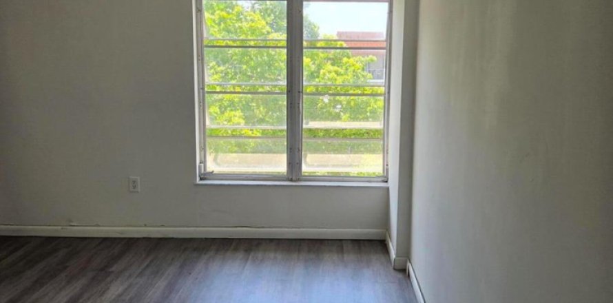Condo in Lauderhill, Florida, 2 bedrooms  № 2261302