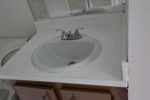 Condo in Lauderhill, Florida, 2 bedrooms  № 2261302 - photo 2