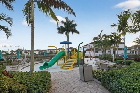 Townhouse in Hialeah, Florida 3 bedrooms, 158.68 sq.m. № 2042355 - photo 19