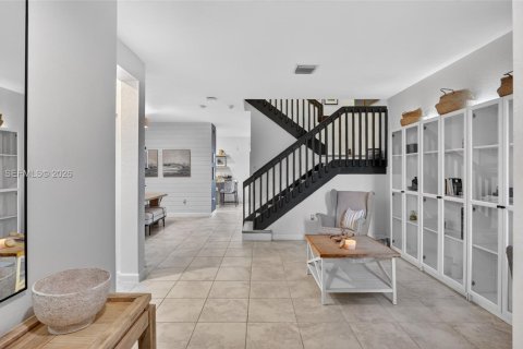 Townhouse in Hialeah, Florida 3 bedrooms, 158.68 sq.m. № 2042355 - photo 3