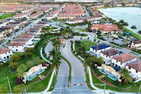 Townhouse in Hialeah, Florida 3 bedrooms, 158.68 sq.m. № 2042355 - photo 20