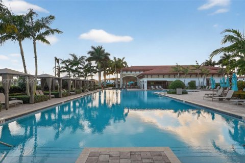 Townhouse in Hialeah, Florida 3 bedrooms, 158.68 sq.m. № 2042355 - photo 18