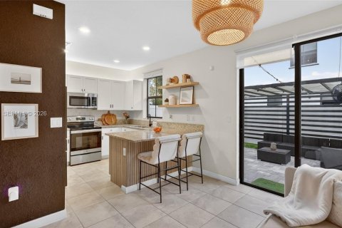 Townhouse in Hialeah, Florida 3 bedrooms, 158.68 sq.m. № 2042355 - photo 5