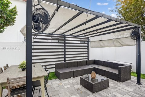 Townhouse in Hialeah, Florida 3 bedrooms, 158.68 sq.m. № 2042355 - photo 8