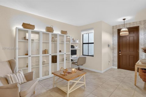 Townhouse in Hialeah, Florida 3 bedrooms, 158.68 sq.m. № 2042355 - photo 2