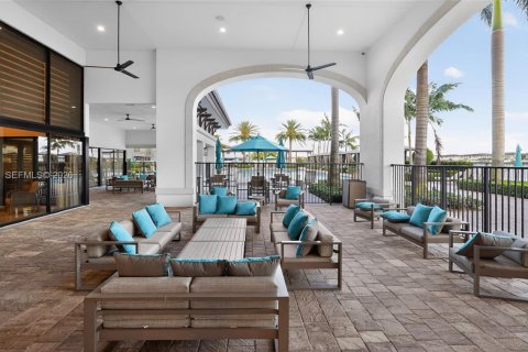 Townhouse in Hialeah, Florida 3 bedrooms, 158.68 sq.m. № 2042355 - photo 17