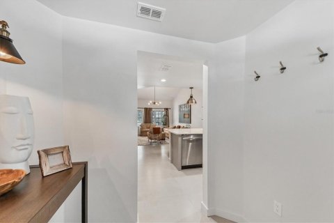 Villa ou maison à louer à Bradenton, Floride: 2 chambres, 103.96 m2 № 2103517 - photo 4