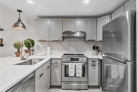 Villa ou maison à louer à Bradenton, Floride: 2 chambres, 103.96 m2 № 2103517 - photo 12