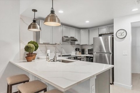 Villa ou maison à louer à Bradenton, Floride: 2 chambres, 103.96 m2 № 2103517 - photo 13