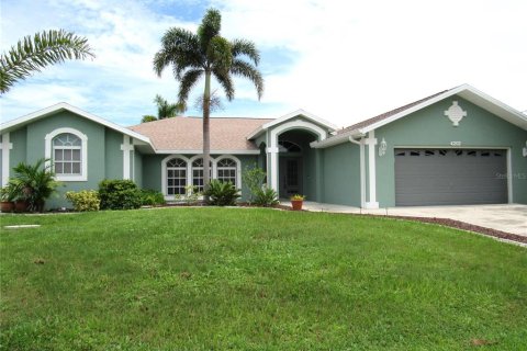 Casa en venta en Port Charlotte, Florida, 4 dormitorios, 228.26 m2 № 1906694 - foto 2