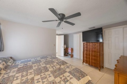 House in Largo, Florida 3 bedrooms, 130.06 sq.m. № 1913097 - photo 16