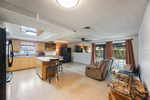 House in Largo, Florida 3 bedrooms, 130.06 sq.m. № 1913097 - photo 9