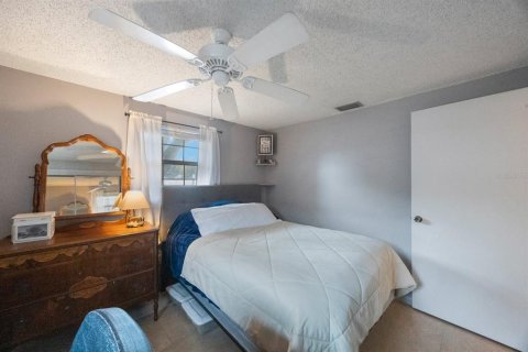 House in Largo, Florida 3 bedrooms, 130.06 sq.m. № 1913097 - photo 18