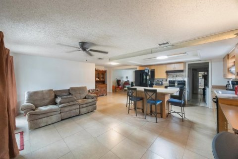 House in Largo, Florida 3 bedrooms, 130.06 sq.m. № 1913097 - photo 10