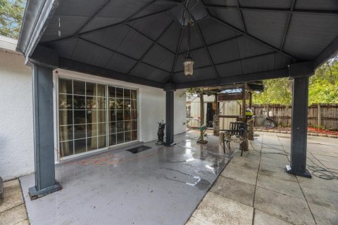 House in Largo, Florida 3 bedrooms, 130.06 sq.m. № 1913097 - photo 24