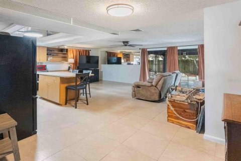 House in Largo, Florida 3 bedrooms, 130.06 sq.m. № 1913097 - photo 22