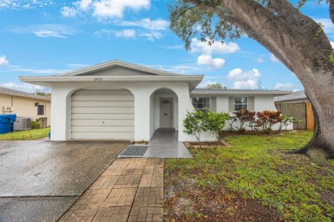 House in Largo, Florida 3 bedrooms, 130.06 sq.m. № 1913097 - photo 3