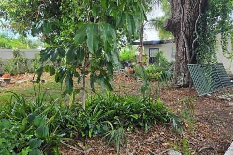 Casa en venta en Clearwater, Florida, 4 dormitorios, 421.78 m2 № 2139837 - foto 1