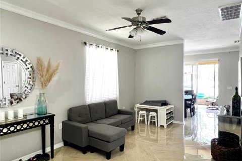 House in Tampa, Florida 5 bedrooms, 275.73 sq.m. № 2234529 - photo 10