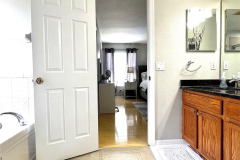 House in Tampa, Florida 5 bedrooms, 275.73 sq.m. № 2234529 - photo 17