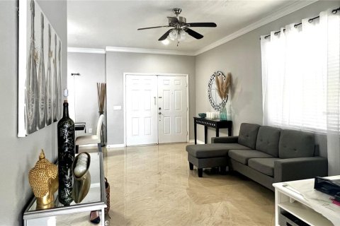 House in Tampa, Florida 5 bedrooms, 275.73 sq.m. № 2234529 - photo 11