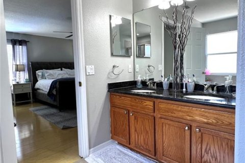 House in Tampa, Florida 5 bedrooms, 275.73 sq.m. № 2234529 - photo 15