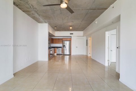 Condo in Miami, Florida, 1 bedroom  № 2003427 - photo 8