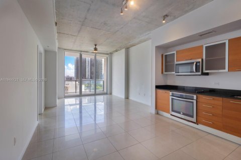 Condo in Miami, Florida, 1 bedroom  № 2003427 - photo 3