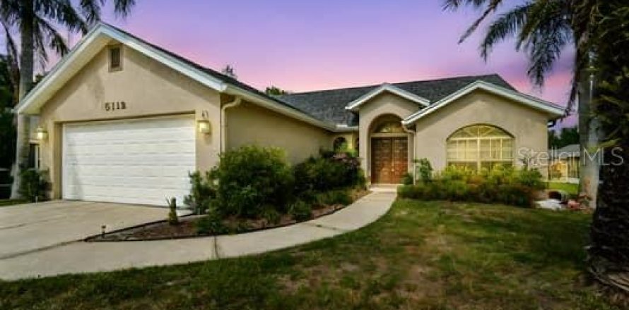 Casa en Land O' Lakes, Florida 3 dormitorios, 156.73 m2 № 1762090