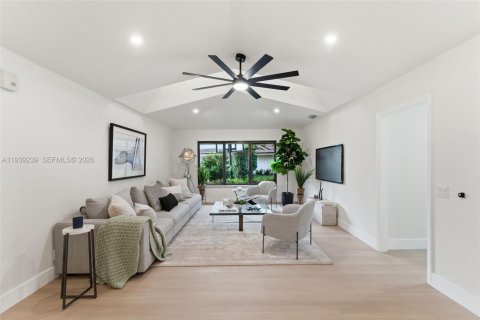 Купить виллу или дом в Палм-Бич-Гарденс, Флорида 4 спальни, 227.52м2, № 1997497 - фото 12