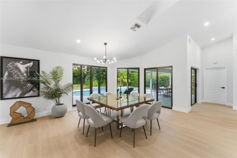 Купить виллу или дом в Палм-Бич-Гарденс, Флорида 4 спальни, 227.52м2, № 1997497 - фото 11