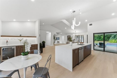 Купить виллу или дом в Палм-Бич-Гарденс, Флорида 4 спальни, 227.52м2, № 1997497 - фото 9