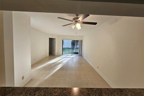 Condo in Margate, Florida, 2 bedrooms  № 2258137 - photo 2