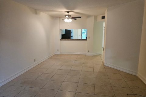 Condo in Margate, Florida, 2 bedrooms  № 2258137 - photo 12