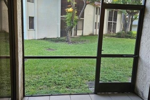 Condo in Margate, Florida, 2 bedrooms  № 2258137 - photo 11