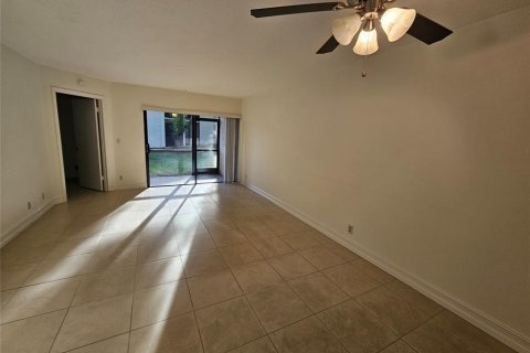 Condo in Margate, Florida, 2 bedrooms  № 2258137 - photo 3