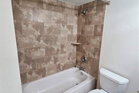 Condo in Margate, Florida, 2 bedrooms  № 2258137 - photo 6