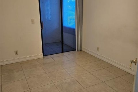 Condo in Margate, Florida, 2 bedrooms  № 2258137 - photo 14