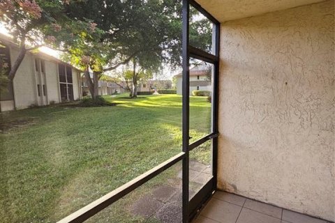 Condo in Margate, Florida, 2 bedrooms  № 2258137 - photo 18