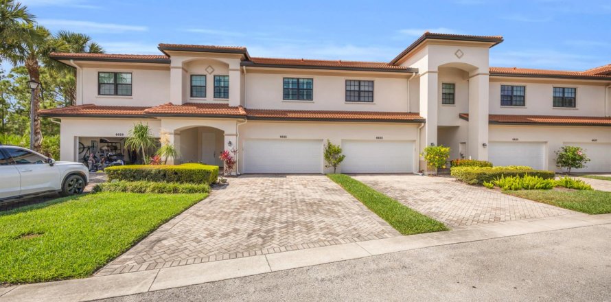 Townhouse in Stuart, Florida 3 bedrooms, 188.68 sq.m. № 2175419