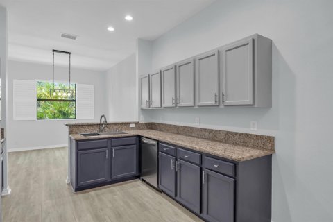 Townhouse in Stuart, Florida 3 bedrooms, 188.68 sq.m. № 2175419 - photo 15