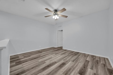 Townhouse in Stuart, Florida 3 bedrooms, 188.68 sq.m. № 2175419 - photo 19