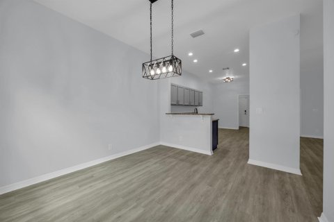 Townhouse in Stuart, Florida 3 bedrooms, 188.68 sq.m. № 2175419 - photo 13