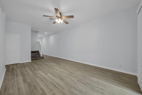 Townhouse in Stuart, Florida 3 bedrooms, 188.68 sq.m. № 2175419 - photo 9