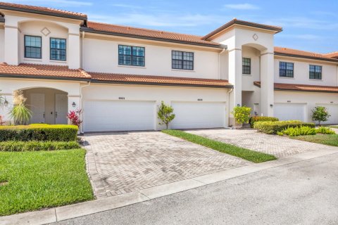 Townhouse in Stuart, Florida 3 bedrooms, 188.68 sq.m. № 2175419 - photo 2