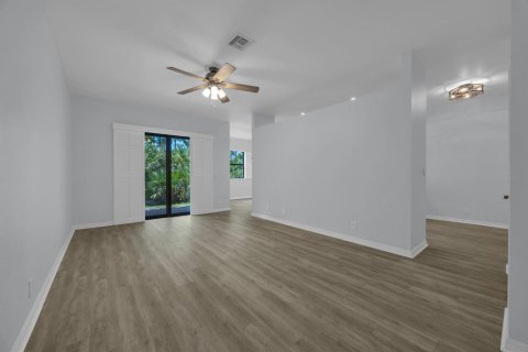 Townhouse in Stuart, Florida 3 bedrooms, 188.68 sq.m. № 2175419 - photo 7