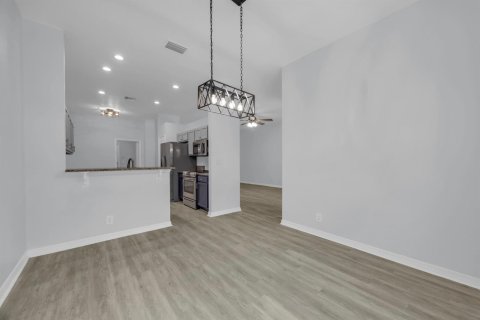 Townhouse in Stuart, Florida 3 bedrooms, 188.68 sq.m. № 2175419 - photo 12